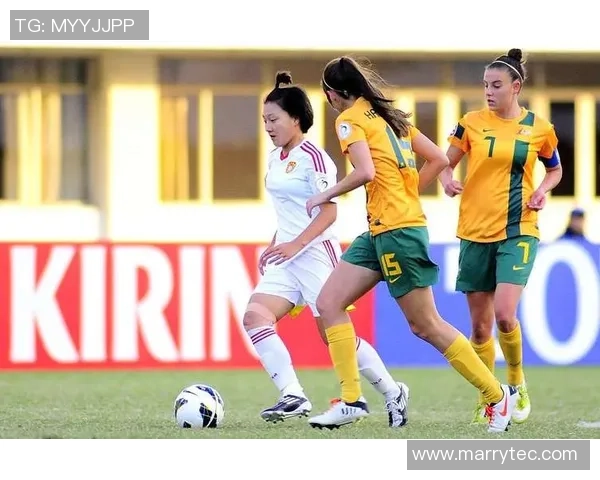 右脚球技卓越的足球明星们如何在绿茵场上展现风采与实力