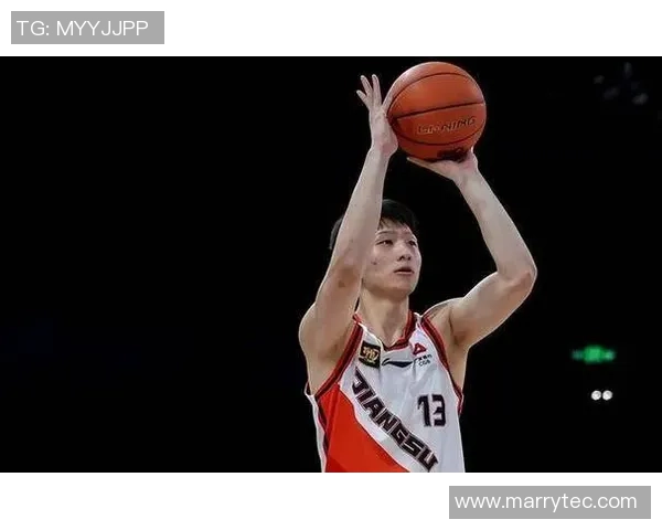 武汉篮球队勇夺第二名助力球队在状态排行榜中崭露头角