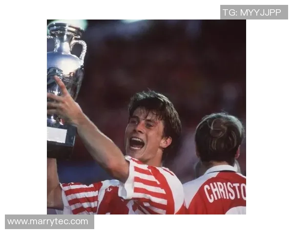 70后足球明星的辉煌岁月与传奇故事回顾 70后足球明星的辉煌岁月与传奇故事回顾