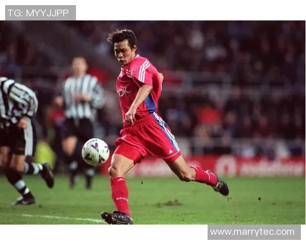 谁是足球场上最具飘逸风采的明星球员探讨与分析