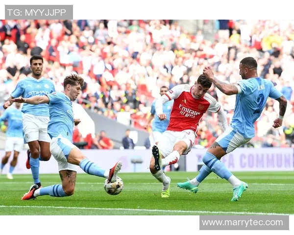 足球明星踢球时意外脱皮引发热议视频全程回放精彩瞬间不容错过