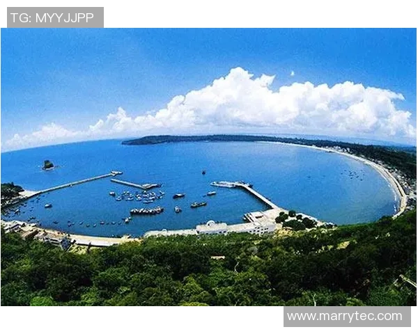 足球明星齐聚北海激情踢球展现风采引发球迷热烈追捧