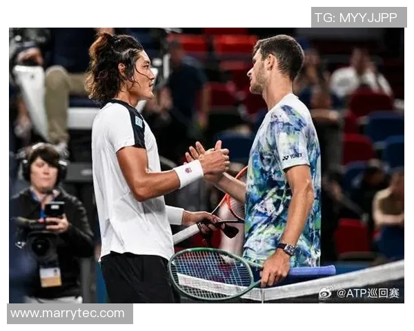 南京网球队在大师赛中的默契配合与战术分析 南京网球队在大师赛中的默契配合与战术分析