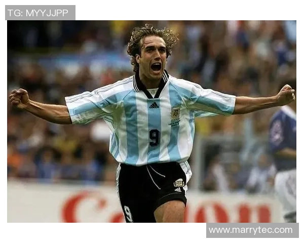 落选的足球明星盘点那些曾经辉煌却未能入选的传奇球员们